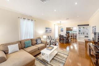 Craftsman on Seawall - 7