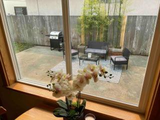 New Remodel, Bright Cottage, 3 bedroom with Laundry - Eureka - 1