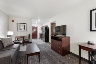 Cobblestone Hotel & Suites - Urbana - 3
