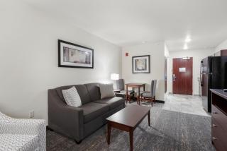 Cobblestone Hotel & Suites - Urbana - 9