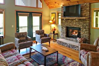 Beautiful Smoky Mountain Chalet with Game Room! - Murphy - 0