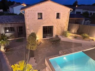Jolie maison en pierres avec piscine et parking - Saint-Gelais - 9