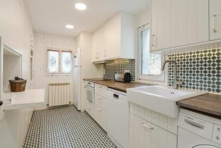CASA FIR by Cardi Suites - 7