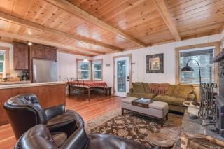 Chic Carnelian Bay Cabin - 8