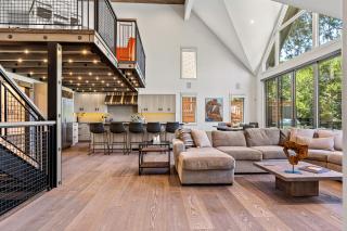 Luxury Lakefront Retreat - 5