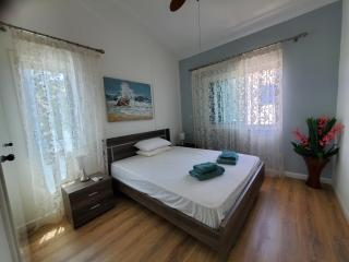 Villa - Sleeps 6 free parking & heated pool - Protaras - 5