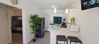 GATED AND VERY SECURED WHITE HOUSE 6 MINS FROM THE BEACH - Puerto Peñasco - 6