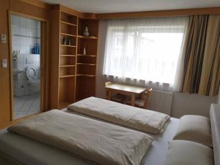 Wei Wei's Hostel - Ehenbichl - 9