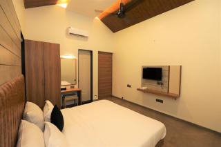 Privystays Jk's Private Villa - 5