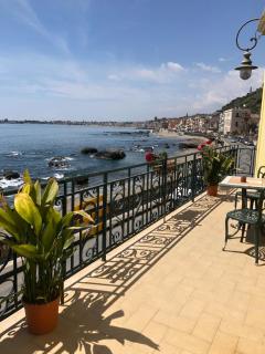 Hostel Beach House - Giardini Naxos - 2