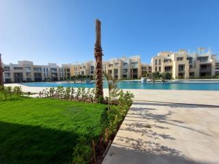 EL Gouna Mangrovy 1 BR back view no couple - 6