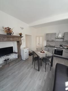 Lescen White Residence - swimming pool - 6