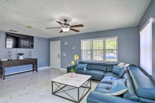 Modern Clearwater Home with Deck 9 Mi to Beach - Clearwater - 9