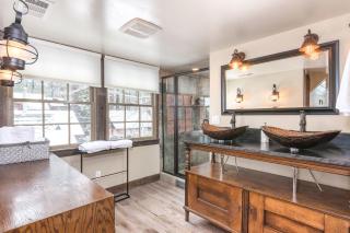 Lakeview Manor - 1
