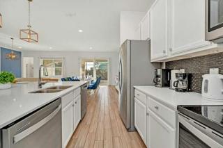 Fresh Amazing Family Home. Private Pool. Game Room. Sleeps 24 - Kissimmee - 5
