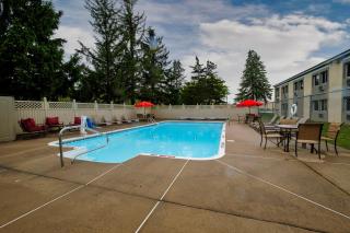 Red Roof Inn and Suites Herkimer - 6