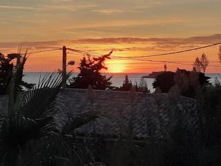 Appartement terrasse vue mer, plage gorguette à 1 minute à pied, wifi,clim, parking clos privatif - Sanary-sur-Mer - 9