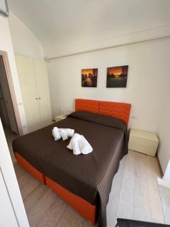 Plaza Rooms - 7