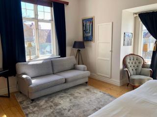 Vacker våning med havsutsikt i Strömstads centrum. - 3