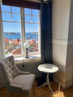 Vacker våning med havsutsikt i Strömstads centrum. - 7