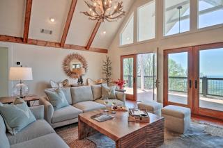 Stunning Highlands Escape with Fireplace and Game Room - Highlands - 9
