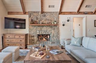 Stunning Highlands Escape with Fireplace and Game Room - Highlands - 7