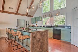 Stunning Highlands Escape with Fireplace and Game Room - Highlands - 4