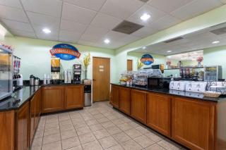 Baymont by Wyndham Tallahassee - Tallahassee - 5