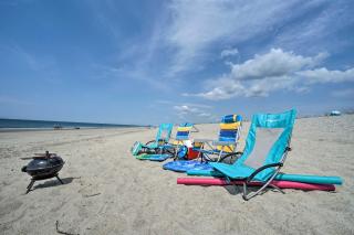 Oak Island Beachfront Condo with Community Pool - Oak Island - 9
