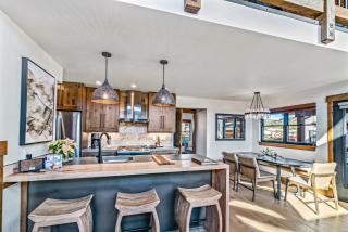 Brand NEW Located on Lake Estes Private Jacuzzi Two Patios Indoor and Outdoor Fireplace - Estes Park - 8