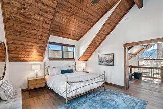 Brand NEW Located on Lake Estes Private Jacuzzi Two Patios Indoor and Outdoor Fireplace - 4