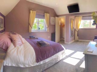 Daweswood - Luxury cottage, lake access & hot tub - 2