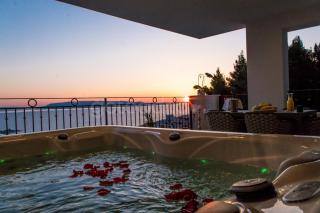 Villa Smaragd - Opal - Luxury Apt With Shared Pool And Private Hot Tub - Makarska - 1