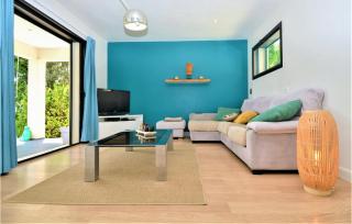 Stunning Home In St Laurent Des Arbres - 7