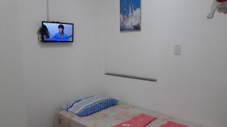 Sua Kitnet na Praia 12 Atenção PEQUENA Só prá dormir Ambiente Familiar Ar Cond TV Microondas Frigobar Internet Centro - 4