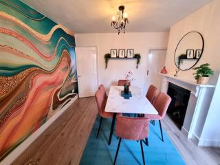 Beautiful & Vibrant City Centre House - 7