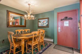 New Listing 2 bedroom and Loft 2 bath Summit E Bldg 12 condo sleeps 8 Steps to Eagle Lodge Chair 15 - Mammoth Lakes - 4