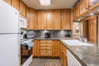 New Listing 2 bedroom and Loft 2 bath Summit E Bldg 12 condo sleeps 8 Steps to Eagle Lodge Chair 15 - Mammoth Lakes - 2
