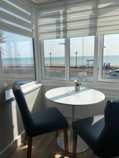 WORTHING BEACH 180 - 2 bed seafront apartment with private parking - Worthing - 7