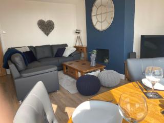 WORTHING BEACH 180 - 2 bed seafront apartment with private parking - Worthing - 1