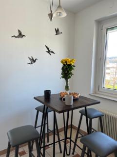 Spacious 3bd top floor flat close to lake (103m²) - 4
