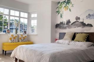 Stunning 4 bedroom house in Surrey Minimum stay 6 nights - 1