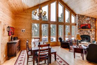 Serene Mountain Cabin Nestled Amongst the Pines - Alpenhaus - 0