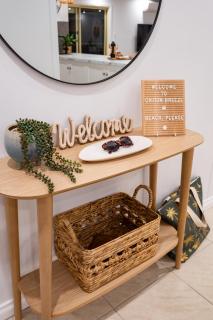 Chiton Breeze Stylish Family Beach House With Kids Retreat, 200m From Beach - Hayborough - 2