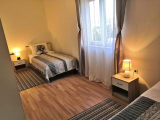 Cypress Tree Holiday Apartments - Privlaka - 1