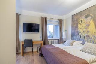 Snorri's Guesthouse - 9