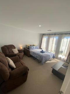 Corporate Executive Modern 5bedroom Family friendly home - Disabled Access & Disability Modified - Wellard - 3