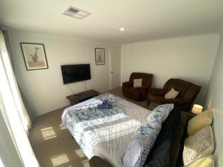 Corporate Executive Modern 5bedroom Family friendly home - Disabled Access & Disability Modified - Wellard - 2