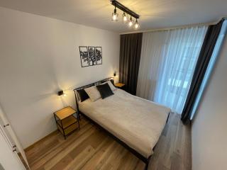 NEWPORT Industrial Apartment - 6