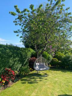 Stunning guest suite with private hot tub - 6